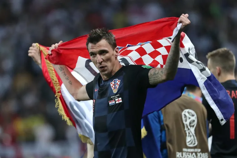 11.07.2018., stadion Luznjiki, Moskva, Rusija - Svjetsko nogometno prvenstvo 2018., polufinale, Hrvatska - Engleska. Hrvatska rezultatom 2:1 poslala Engleze kuci, u finalu ih ceka Francuska. Mario Mandzukic ogrnut hrvatskom zastavom. Photo: Igor Kralj/PIXSELL