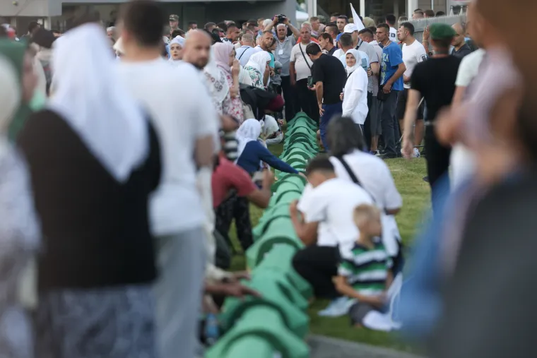 Tuga i bol i nakon 28 godina. U Srebrenici će pokopati žrtve pokolja. Najmlađa žrtva imala je samo 15 godina