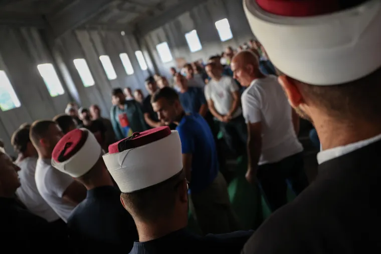 Tuga i bol i nakon 28 godina. U Srebrenici će pokopati žrtve pokolja. Najmlađa žrtva imala je samo 15 godina