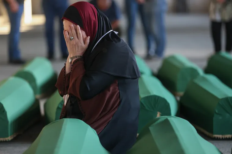 Tuga i bol i nakon 28 godina. U Srebrenici će pokopati žrtve pokolja. Najmlađa žrtva imala je samo 15 godina
