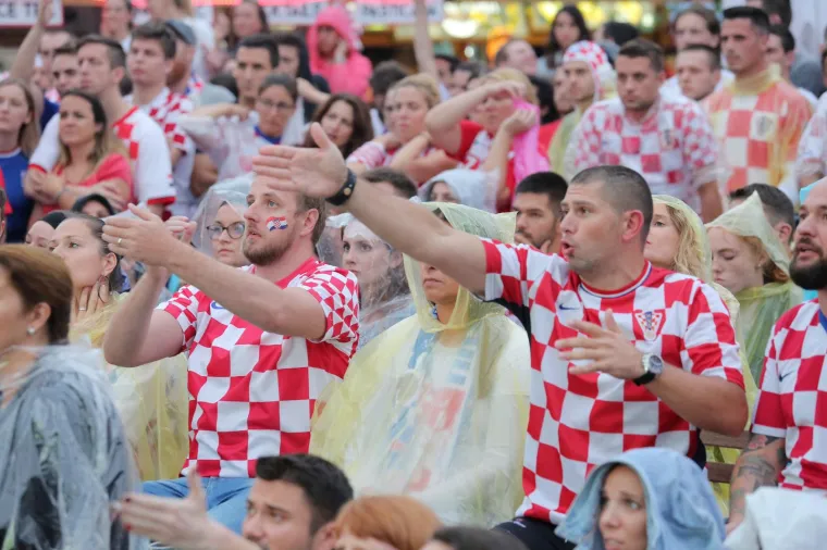 Prije 5 godina Hrvatska je gorjela! Mandžukić u 109.  minuti, odojak pred hotelom, suze Vatrenih. Prisjetite se