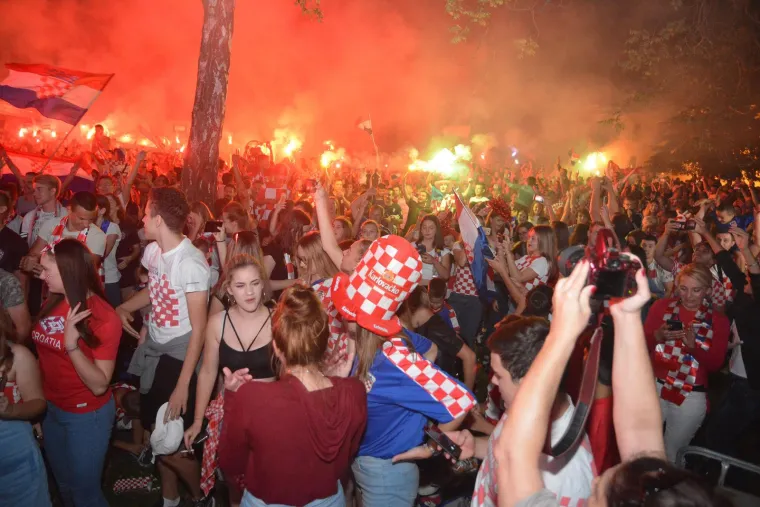 Prije 5 godina Hrvatska je gorjela! Mandžukić u 109.  minuti, odojak pred hotelom, suze Vatrenih. Prisjetite se