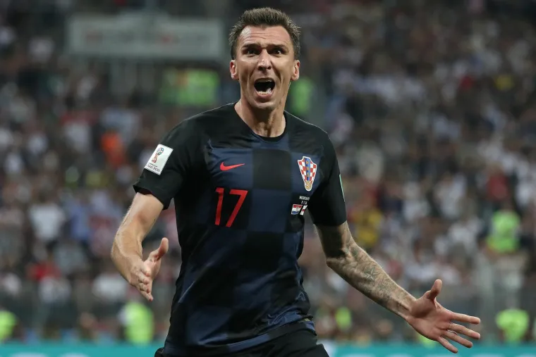 Prije 5 godina Hrvatska je gorjela! Mandžukić u 109.  minuti, odojak pred hotelom, suze Vatrenih. Prisjetite se