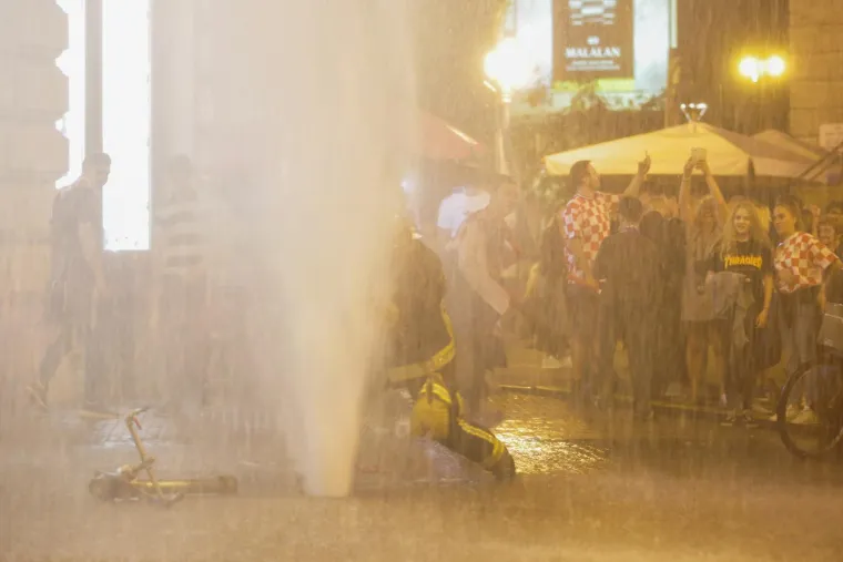 Prije 5 godina Hrvatska je gorjela! Mandžukić u 109.  minuti, odojak pred hotelom, suze Vatrenih. Prisjetite se