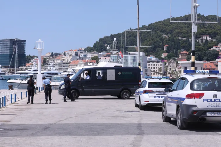 Ovo je mjesto gdje su na obalu izvukli tijelo muškarca koje je plutalo u Kaštelanskom zaljevu