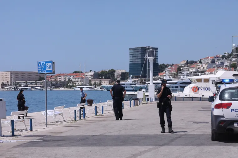 Ovo je mjesto gdje su na obalu izvukli tijelo muškarca koje je plutalo u Kaštelanskom zaljevu