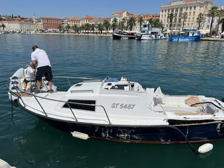 Ovo je mjesto gdje su na obalu izvukli tijelo muškarca koje je plutalo u Kaštelanskom zaljevu