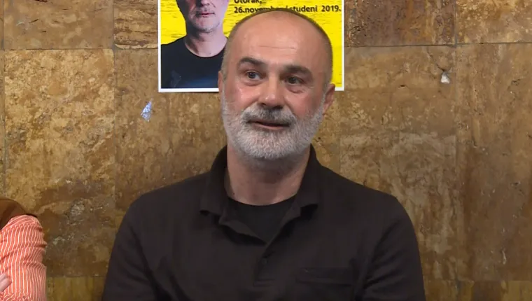 Mirsad je naveliko govorio o svom velikom projektu, predstavi &quot;Prah&quot; 2019. godine. Za StartBih je Mirsad, ponukan predstavom, progovorio i o svojim stavovima koje ima prema životu: &quot;Živimo u vremenu kada smo postali nesvjesno gladni materijalnog, potpuno zaboravljajući suštinske stvari, obitelj, ljubav, toplinu doma. Priča koju donosimo - što sve čovjeku pada na pamet kada u dom uđe materijalni dobitak, koliko mašte i snova s jedne, a strahova i paranoje s druge strane se javi, je situacija u kojoj će se moći prepoznati dosta ljudi&quot;, izjavio je tada glumac.