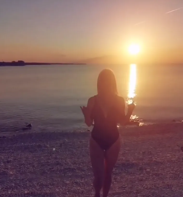 Pozavidjele bi joj i duplo mlađe: Mila Elegović ispozirala u &scaron;arenom bikiniju u kojoj joj nitko ne bi dao godine koje ima