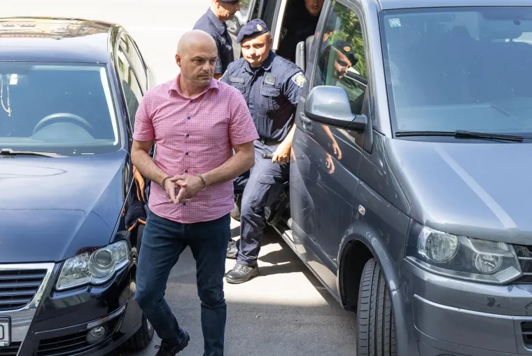 USKOK-ovi osumnjičenici Puljašić i Dragičević u lisicama stigli na Županijski sud u Osijeku