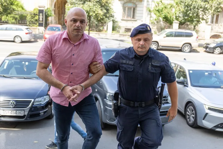 USKOK-ovi osumnjičenici Puljašić i Dragičević u lisicama stigli na Županijski sud u Osijeku