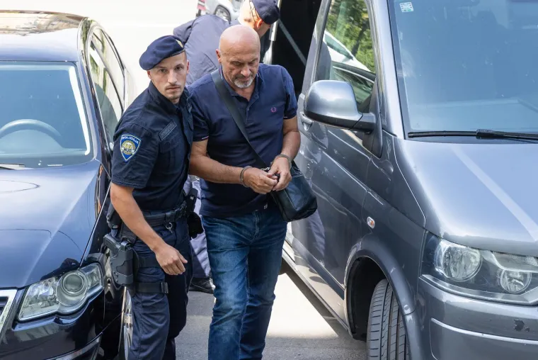 USKOK-ovi osumnjičenici Puljašić i Dragičević u lisicama stigli na Županijski sud u Osijeku