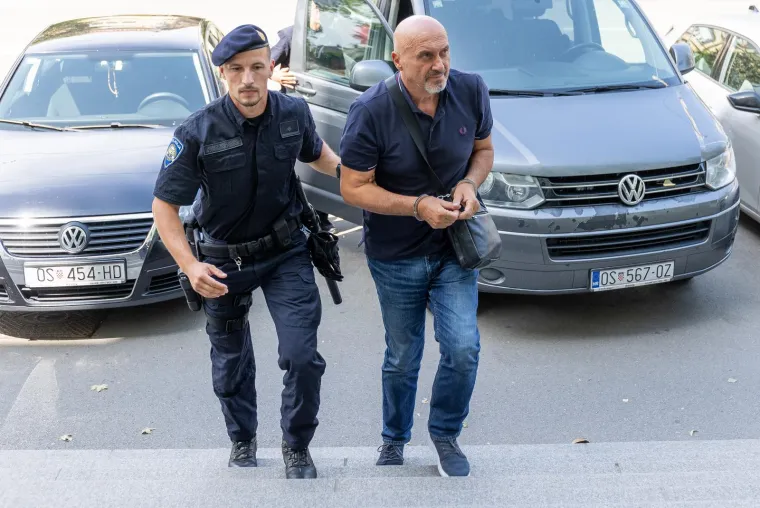 USKOK-ovi osumnjičenici Puljašić i Dragičević u lisicama stigli na Županijski sud u Osijeku