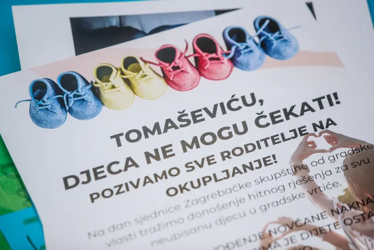 'Roditelji odgojitelji' prosvjeduju ispred Gradske skupštine: 'Tomaševiću, djeca ne mogu čekati!'
