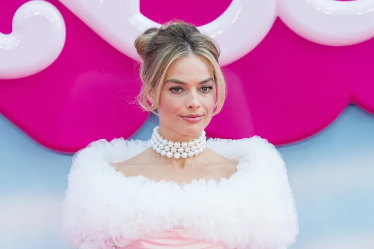 Margot Robbie kao živa barbika: Stigla je na premijeru u najdivnijoj ružičasto-bijeloj haljini koju ćete u životu vidjeti