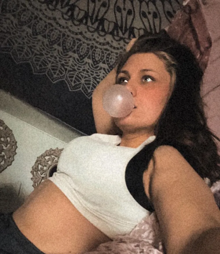 Kad su se tek upoznali Rory je bio prilično suzdržan  prema Norton jer su ona i Aaron bili u borbi s ovisnošću o lijekovima u ranim godinama svog života.  &quot;Nisam joj baš vjerovao&quot;, rekao je Rory. Norton je priznala da su 2015. godine ona i Aaron &quot;krali od ljudi i radili sve što smo mogli kako bi se drogirali&quot;. 