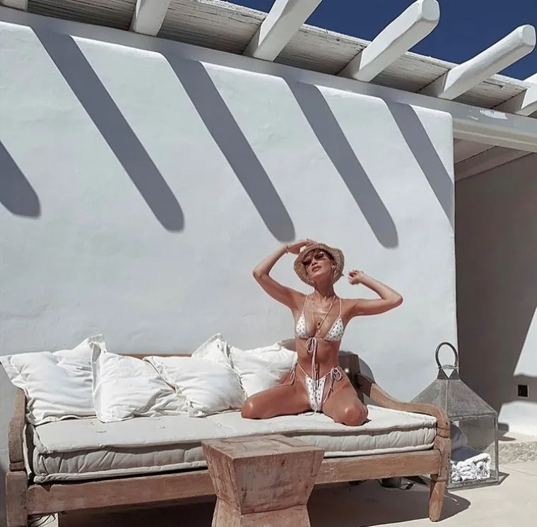 Bella Hadid minijaturnim bikinijima vi&scaron;e otkriva nego skriva: Nije joj mogao odoljeti ni poznati pjevač