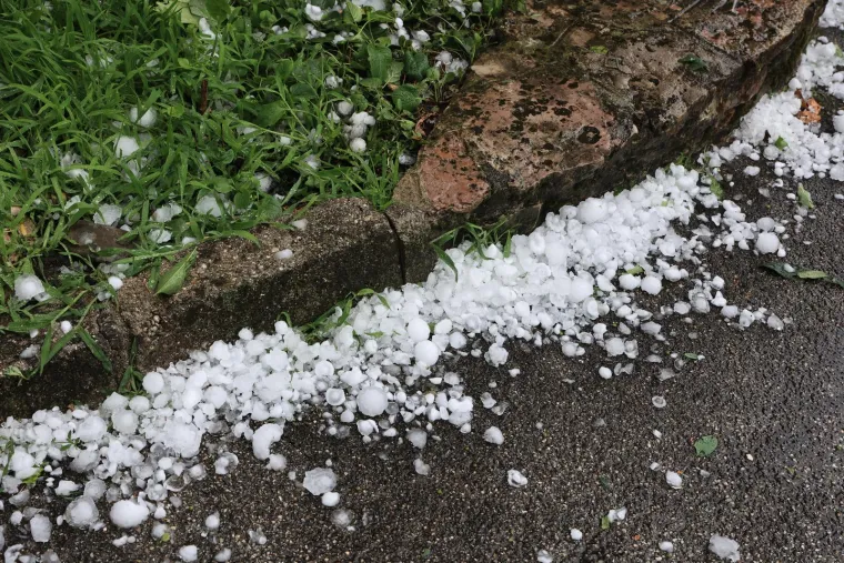 Pogledajte kakvu je štetu napravila tuča veličine teniske loptice u Krškom: Mnogima su limeni ljubimci izrešetani