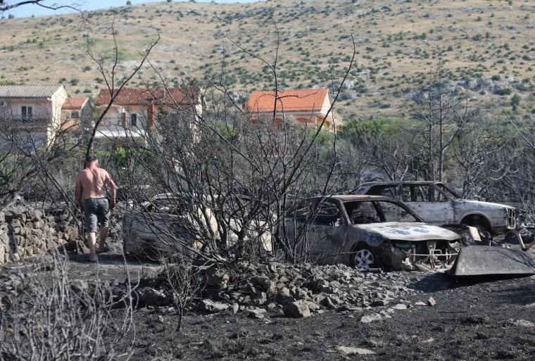 Neki su izgubili sve: Pogledajte kakvu je pustoš paklena vatra napravila na području Grebaštice