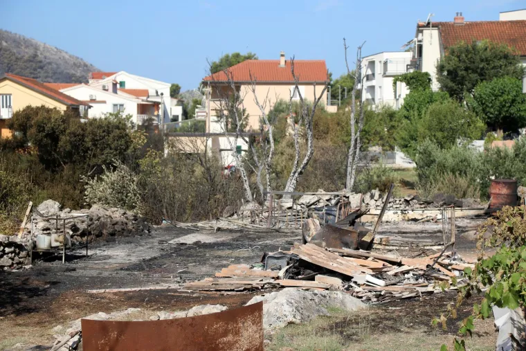 Neki su izgubili sve: Pogledajte kakvu je pustoš paklena vatra napravila na području Grebaštice