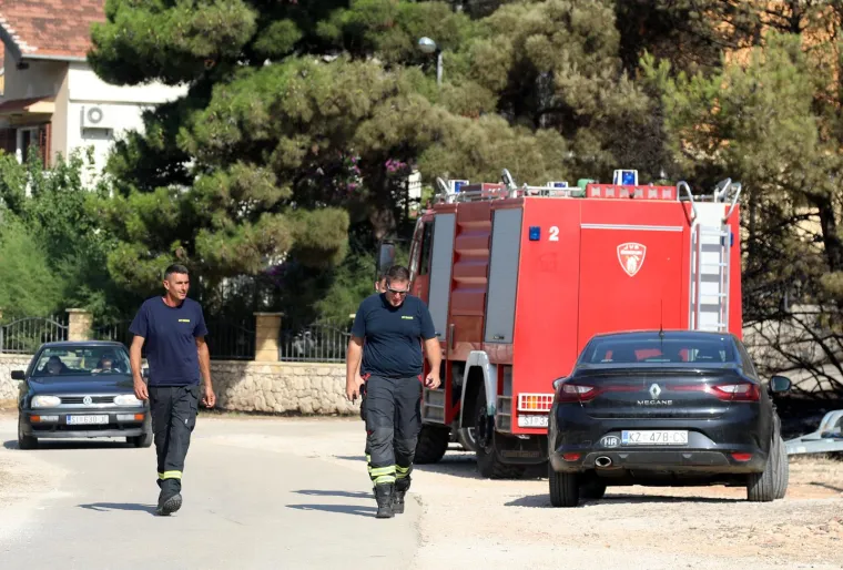 Neki su izgubili sve: Pogledajte kakvu je pustoš paklena vatra napravila na području Grebaštice