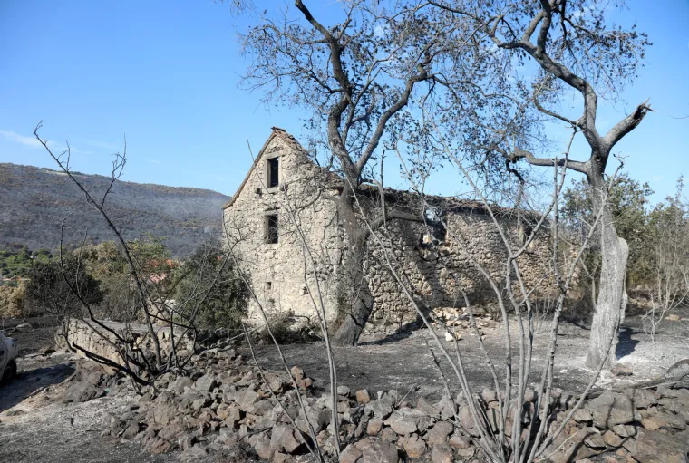 Ovo su apokaliptični prizori u Grebaštici dan nakon požara koji je gutao sve pred sobom