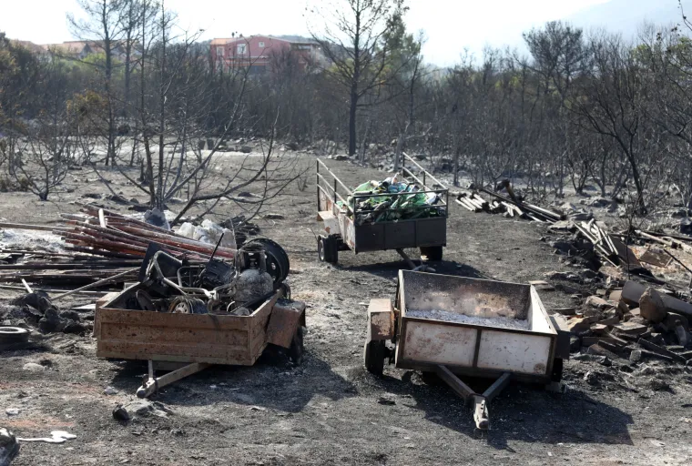 Ovo su apokaliptični prizori u Greba&scaron;tici dan nakon požara koji je gutao sve pred sobom