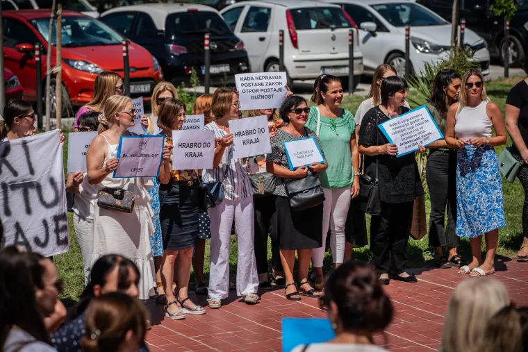 'Plenki šalji specijalce, slomiti nas nećeš': Djelatnici splitskih sudova ne odustaju od zahtjeva
