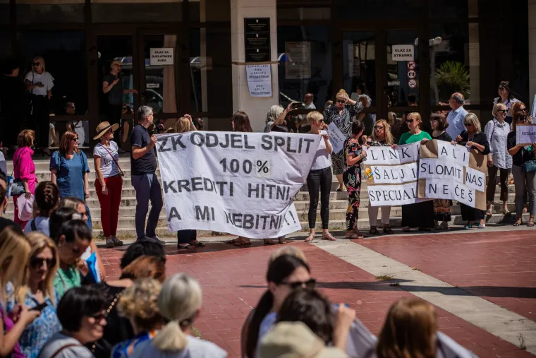 'Plenki šalji specijalce, slomiti nas nećeš': Djelatnici splitskih sudova ne odustaju od zahtjeva
