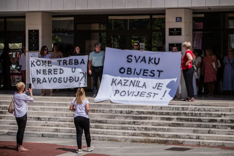 'Plenki šalji specijalce, slomiti nas nećeš': Djelatnici splitskih sudova ne odustaju od zahtjeva