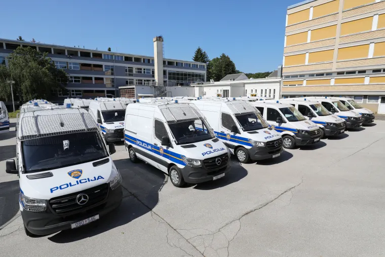 Rezervirano samo za kriminalce i zlotvore - MUP ponosno izložio nova vozila: 'Policiji samo najbolje'