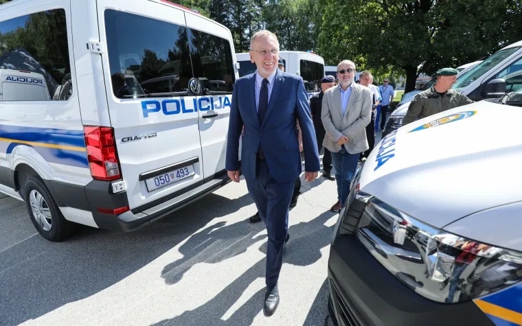 Rezervirano samo za kriminalce i zlotvore - MUP ponosno izložio nova vozila: 'Policiji samo najbolje'