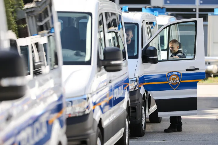 Rezervirano samo za kriminalce i zlotvore - MUP ponosno izložio nova vozila: 'Policiji samo najbolje'