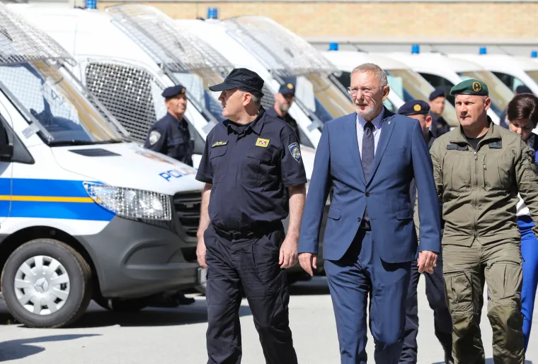 Rezervirano samo za kriminalce i zlotvore - MUP ponosno izložio nova vozila: 'Policiji samo najbolje'
