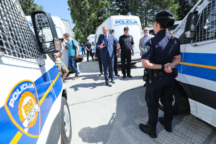 Rezervirano samo za kriminalce i zlotvore - MUP ponosno izložio nova vozila: 'Policiji samo najbolje'
