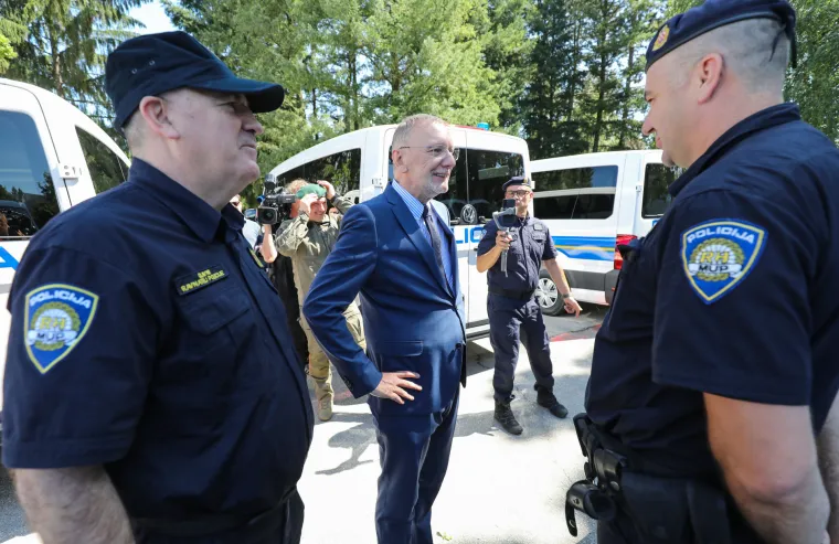 Rezervirano samo za kriminalce i zlotvore - MUP ponosno izložio nova vozila: 'Policiji samo najbolje'