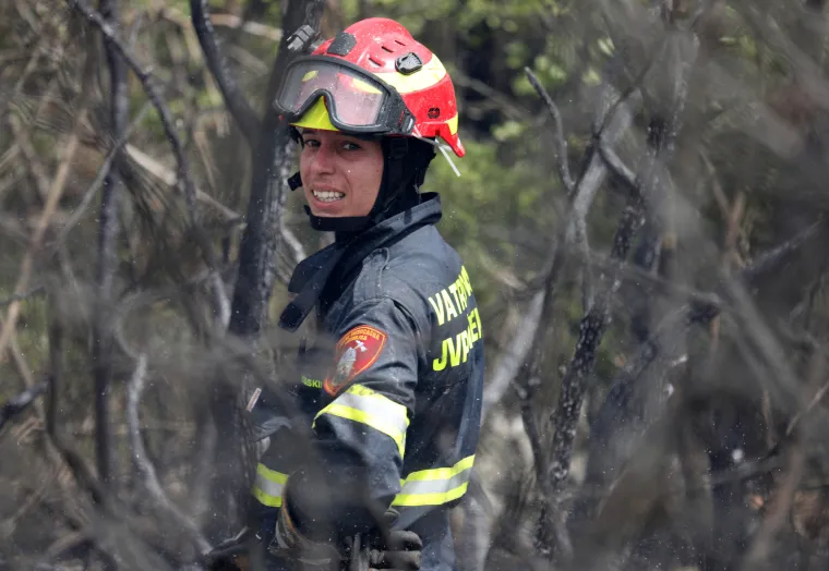 Sjećate se katastrofalnog požara u Raslini i Zatonu? Buknuo je na isti dan lani i skoro u istu minutu kao i požar u Grebaštici