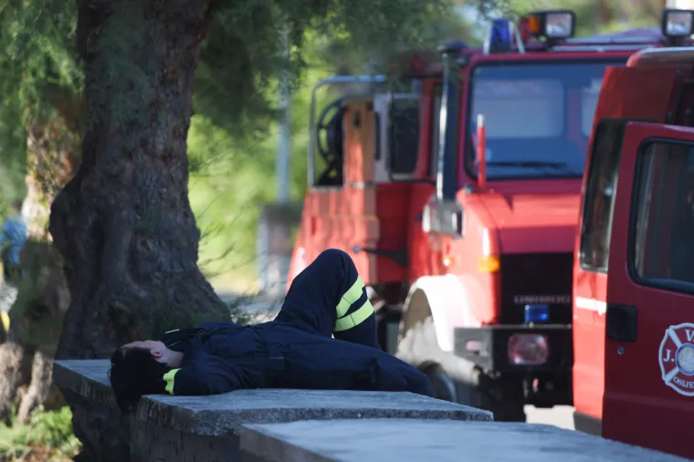 Sjećate se katastrofalnog požara u Raslini i Zatonu? Buknuo je na isti dan lani i skoro u istu minutu kao i požar u Grebaštici