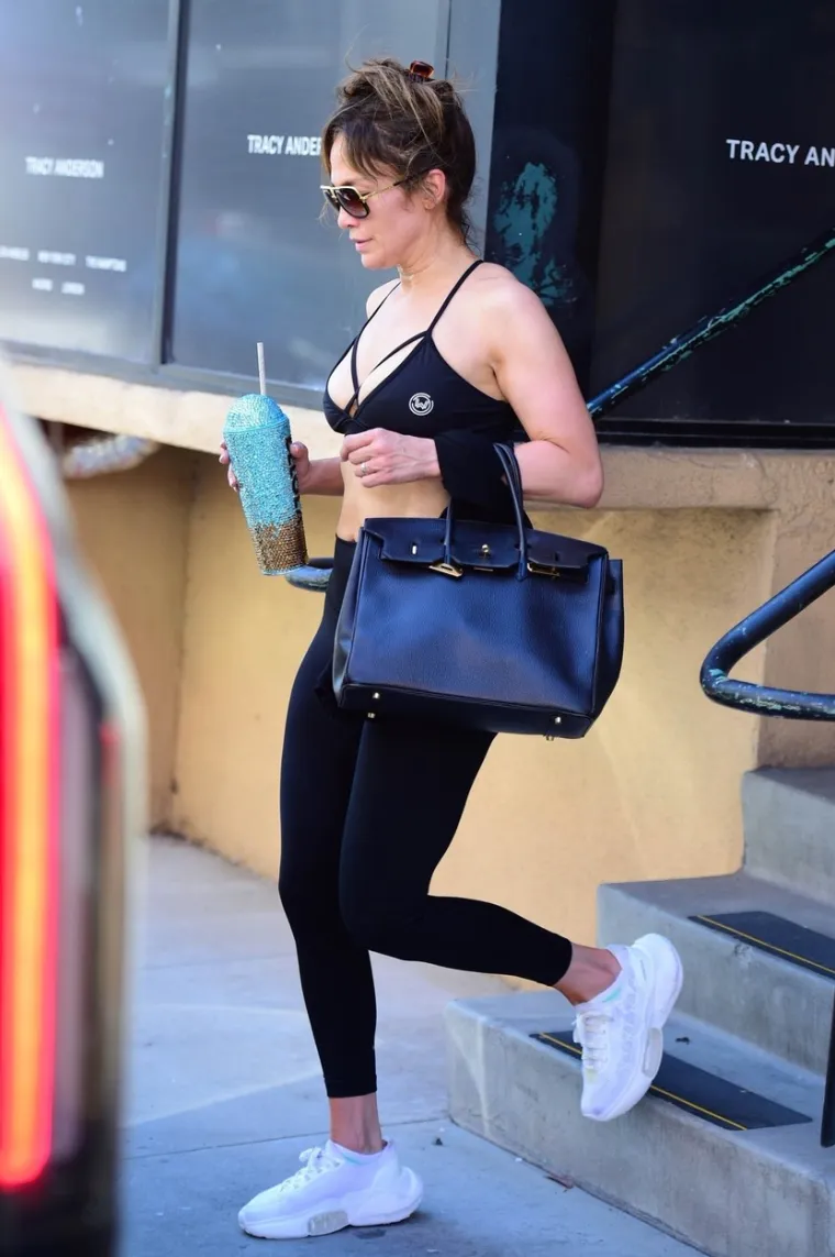 Za Jennifer Lopez (53) godine su samo broj: U oskudnom izdanju pokazala liniju na kojoj mnogi zavide