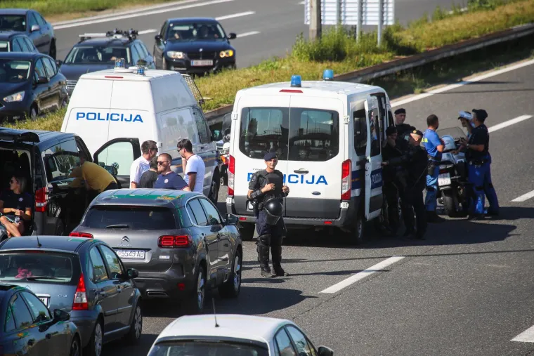 Torcida u velikom broju stiže na Superkup na Maksimiru: Pogledajte kakav su 'doček' imali na Lučkom