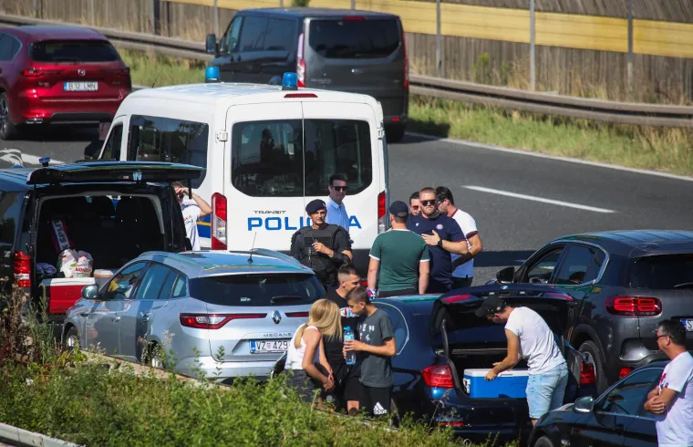 Torcida u velikom broju stiže na Superkup na Maksimiru: Pogledajte kakav su 'doček' imali na Lučkom