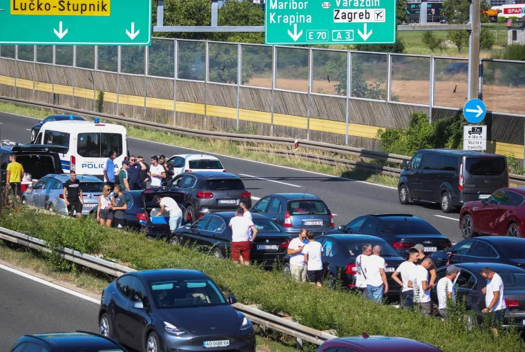 Torcida u velikom broju stiže na Superkup na Maksimiru: Pogledajte kakav su 'doček' imali na Lučkom