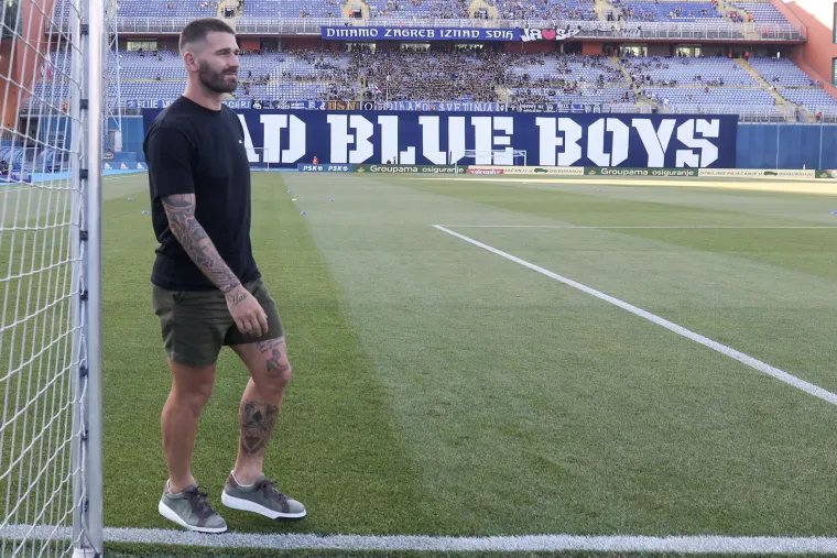 Marko Livaja stigao na derbi na Maksimir u ležernom izdanju i pokazao brojne tetovaže