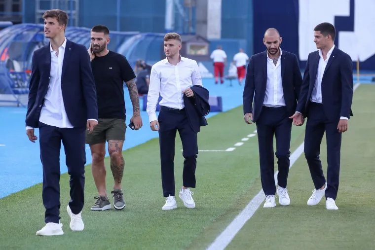 Marko Livaja stigao na derbi na Maksimir u ležernom izdanju i pokazao brojne tetovaže