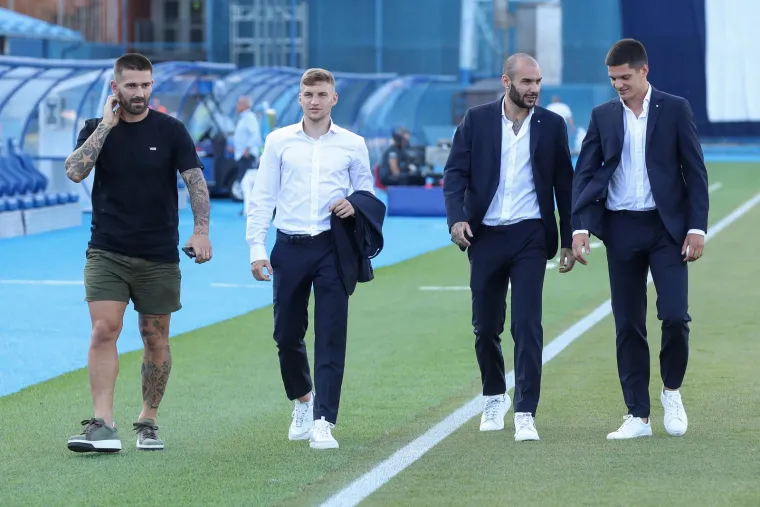 Marko Livaja stigao na derbi na Maksimir u ležernom izdanju i pokazao brojne tetovaže