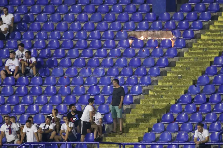 Ovo se nije moglo vidjeti u televizijskom prijenosu: Pogledajte &scaron;to je Torcida radila na Maksimiru nakon poraza