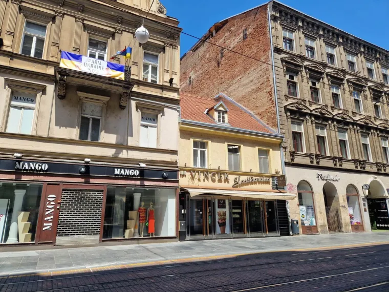 Jeste li skužili zastavu i poruku na balkonu u samom srcu Zagreba?