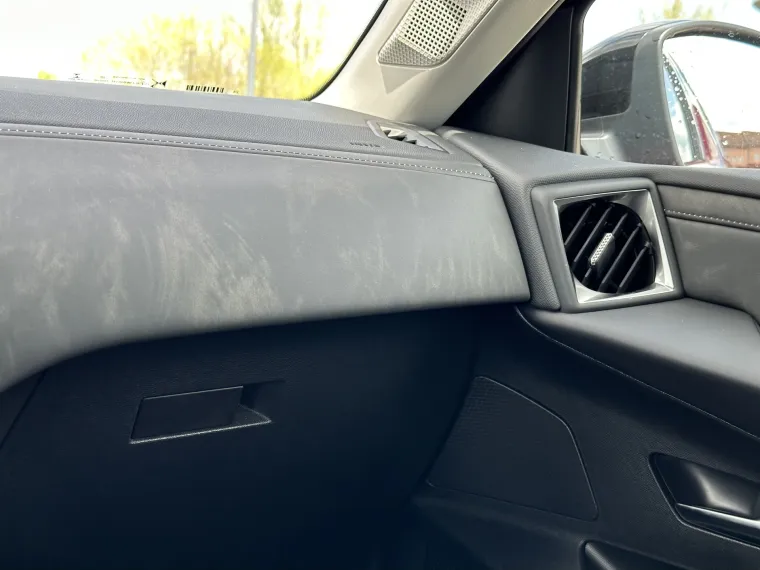 Materijali u unutra&scaron;njosti su ugodni na dodir, a ventilacija je u vratima - neobično