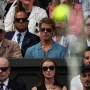 Brad Pitt zasjenio meč Novaka Đokovića: Glumac 'zračio' s tribina, a društvo mu pravila poznata faca Hollywooda
