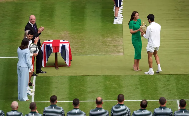 Pogledajte &scaron;to je Alcaraz napravio kada je pobijedio Novaka Đokovića, Kate Middleton mu uručila pehar